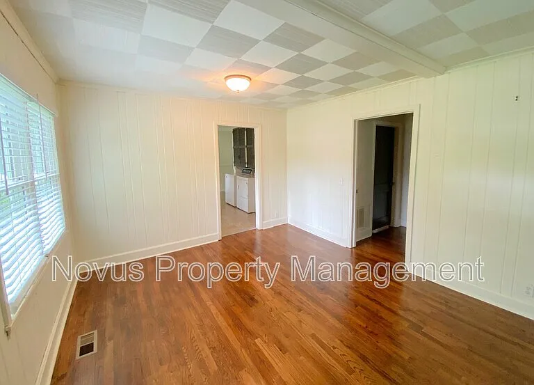 215 Pennsylvania Ave — Photo 3