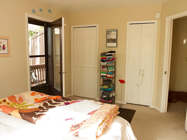 2nd upstairs bedroom with south facing deck