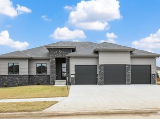 20825 Hartman Ave, Elkhorn, NE 68022