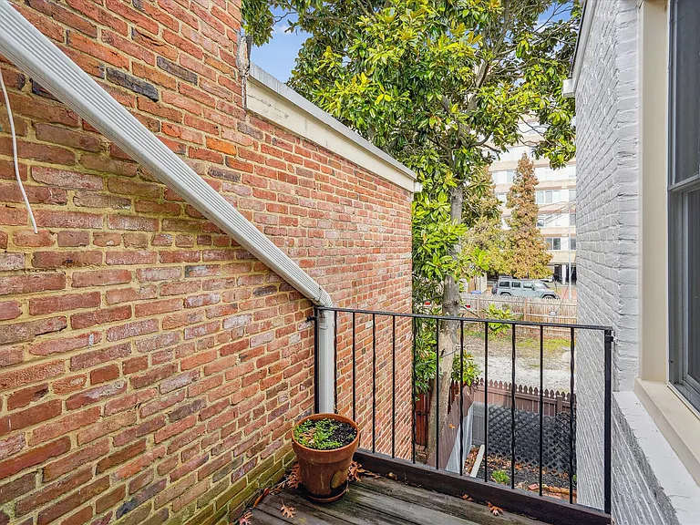 2431 I St NW #B — Photo 18