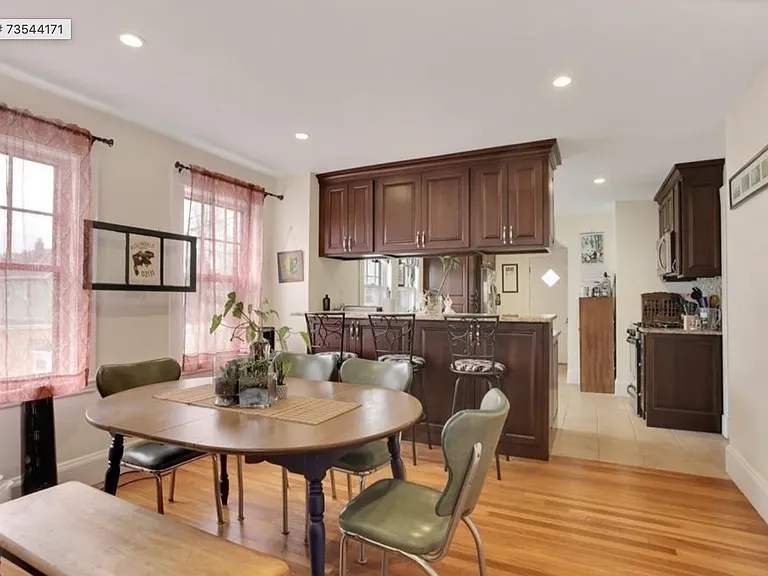 35 Manning St #2 — Photo 3