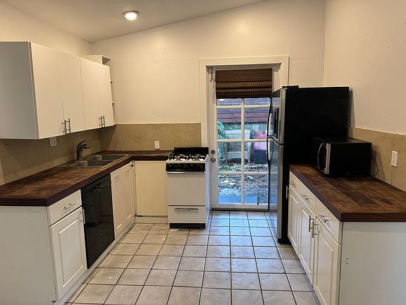 2nd image of 2958 Bridgeport Ave