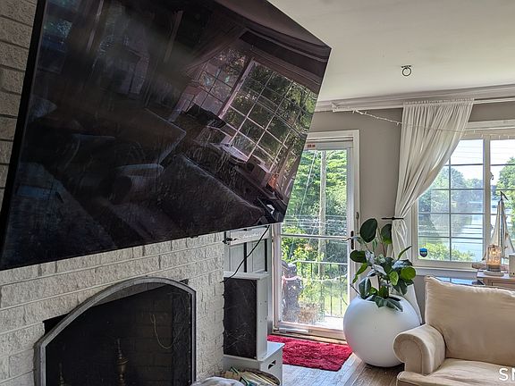 3rd image of 282 Lakeside Drive