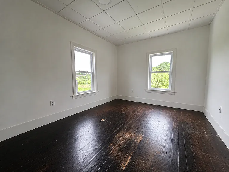 294 Plymouth St — Photo 6