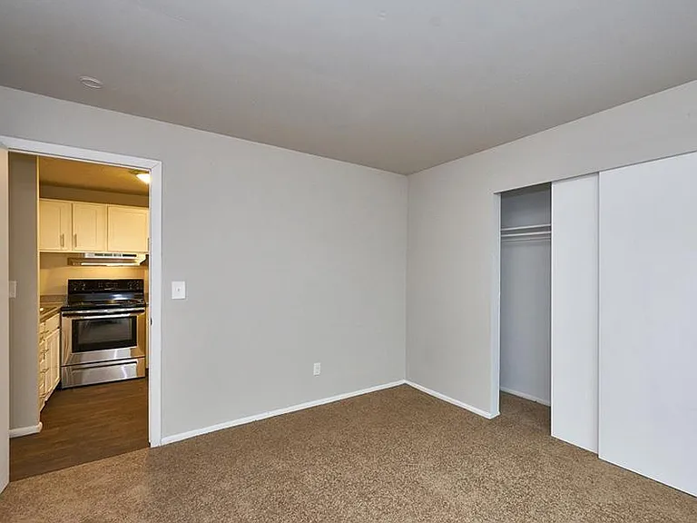 The Azlee Apartments — Photo 6
