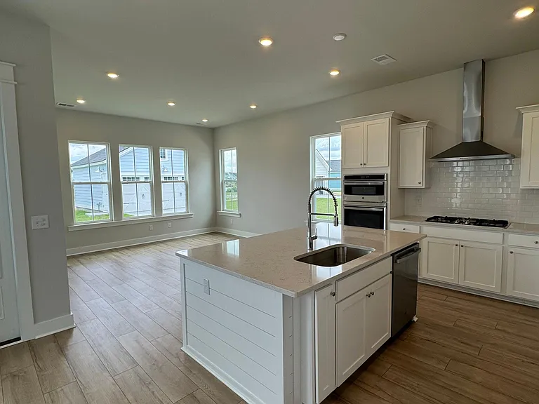 184 Ashworth Dr — Photo 9