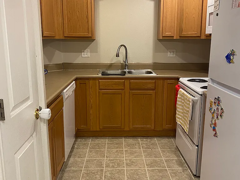 1606 Westbury Way #B — Photo 2