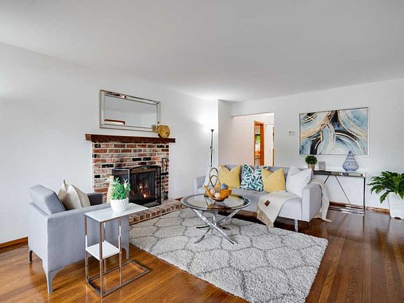 3rd image of 123 Haight St
