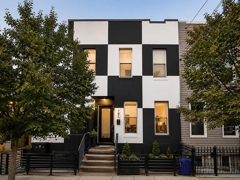 1612 Hancock St #1R — Photo 7