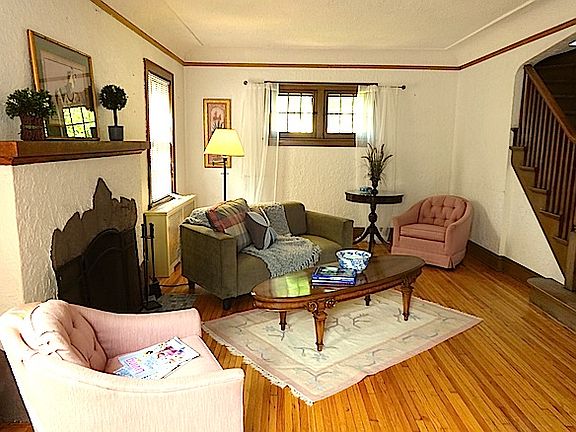 5th image of 2731 Queen Ave N