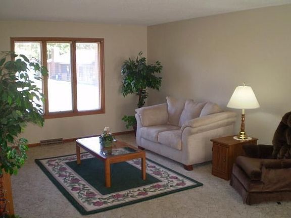 4th image of 560 Wood Cree Ct