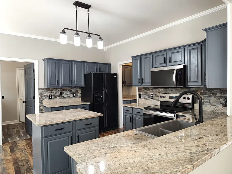 4018 Manor House Dr — Photo 2