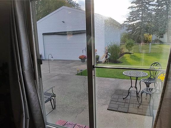 4th image of 10 Donlen Dr