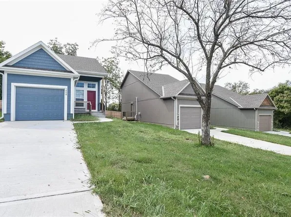 1008 Willow Ln, Pleasant Hill, MO 64080