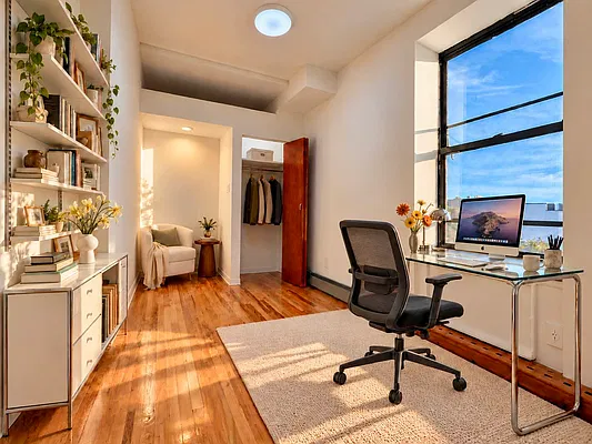 Office, photo 1