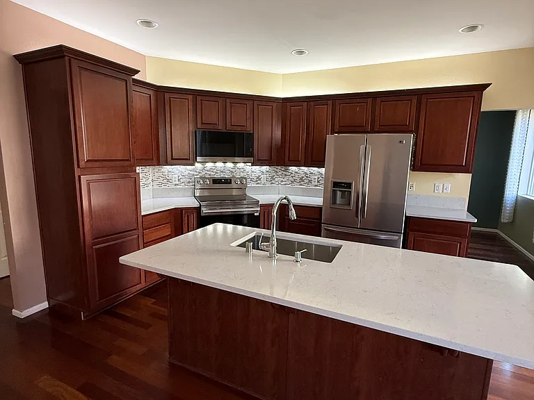 6023 Discovery St E — Photo 2