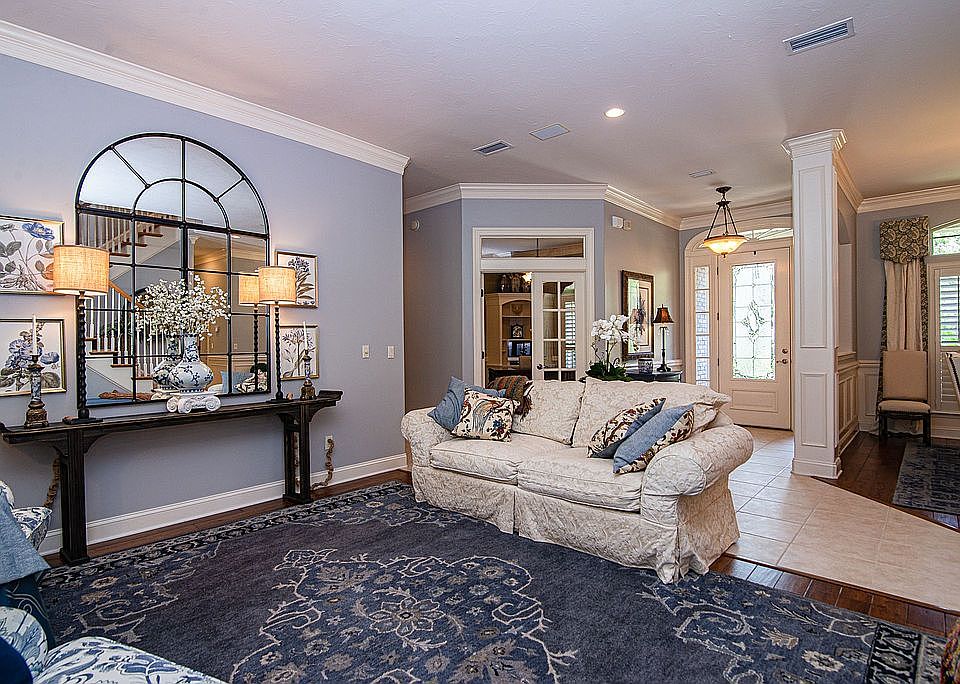 1st image of 312 W Kari Ct