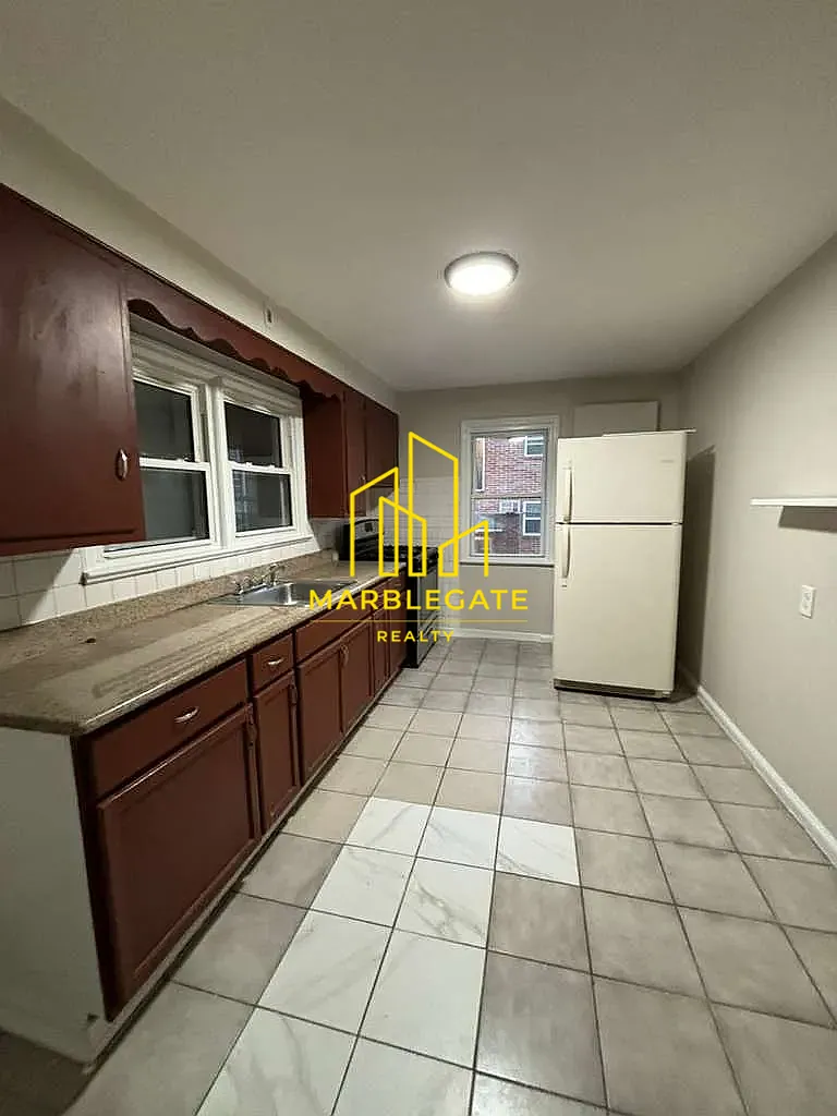 2 bed, 850 sqft, $1,750 — Photo 1
