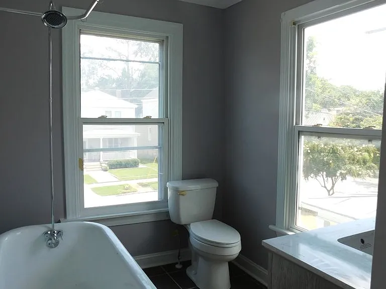 304 Avenue A — Photo 8