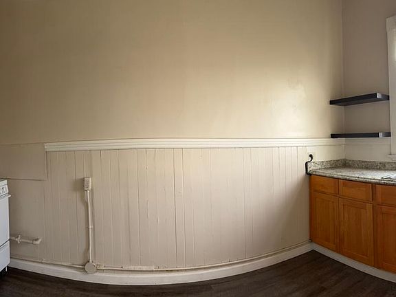 5th image of 643 Oak St #7
