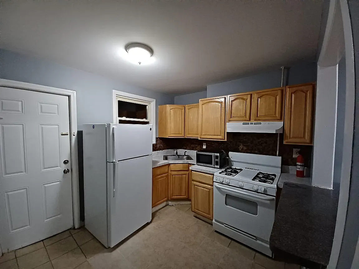 2 bed, $1,900 — Photo 2