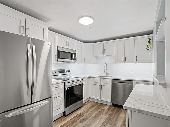 3rd image of 26 Williamsburg Ct Unit 12
