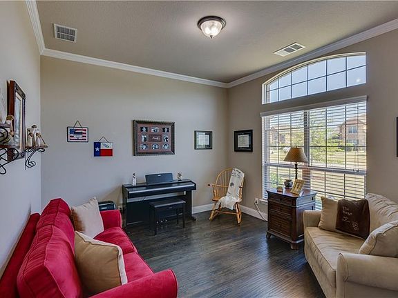 5th image of 368 Pedmore Dr