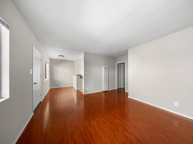 833 Gardenia Avenue — Photo 12