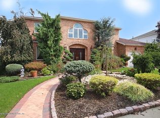 104 Burton Ave, Staten Island, NY 10309
