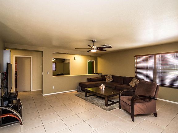 3rd image of 2122 E Wildhorse Dr