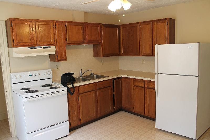 Huge kitchen with new cabinets and appliances