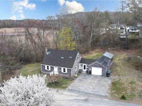 30 Uphill Ave, Warwick, RI 02886