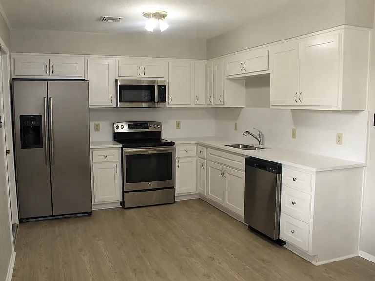1414 N Live Oak St — Photo 13