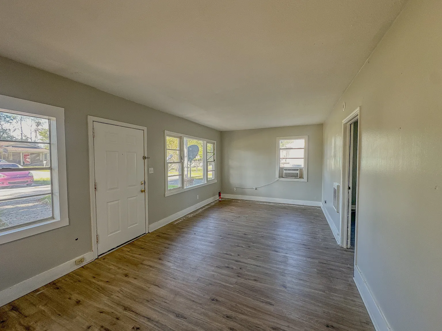 824 E Jane St - 1 — Photo 3