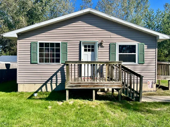 2739 New Hampshire St, Lake Station, IN 46405