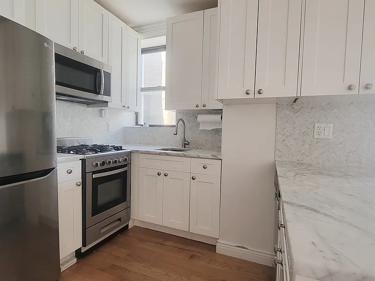 500 W 110th St #6C — Photo 3