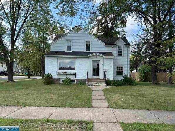 2027 12th Ave E, Hibbing, MN 55746