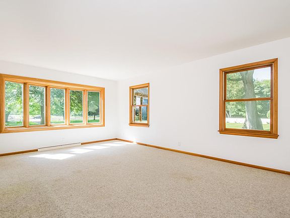 5th image of 1195 Lake Michigan Dr NW