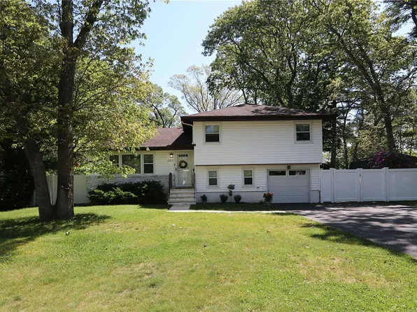 1323 Potter Boulevard, Bay Shore, NY 11706