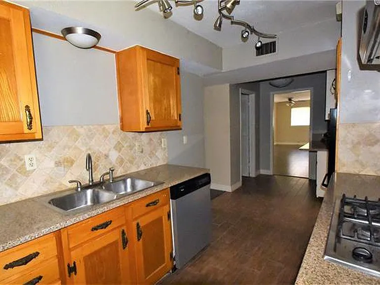 508 Worcester Way — Photo 4