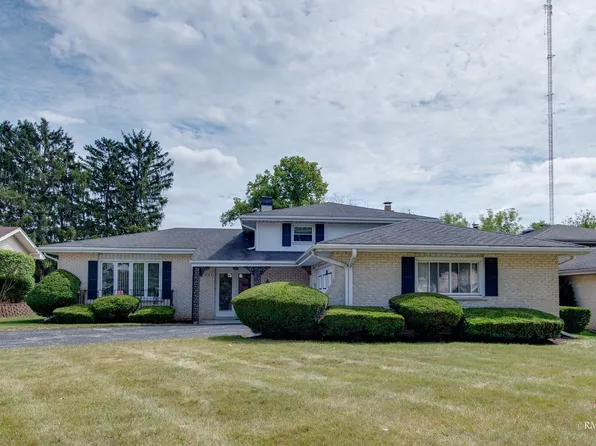 818 W Heritage Dr, Addison, IL 60101