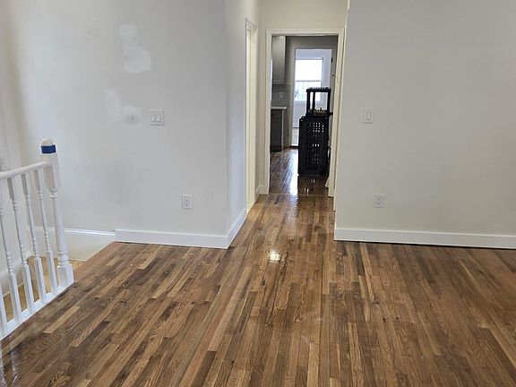 4th image of 19 Oak St #2