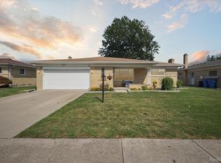 29164 Aline Dr, Warren, MI 48093