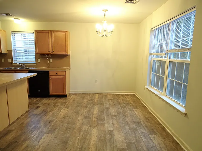 1228 Hammon Ave — Photo 5