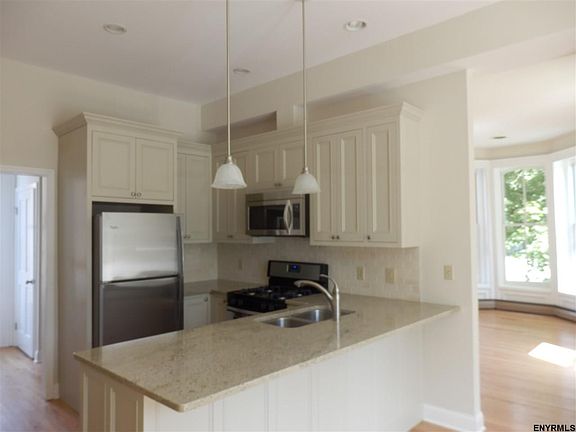 5th image of 112 Phila St