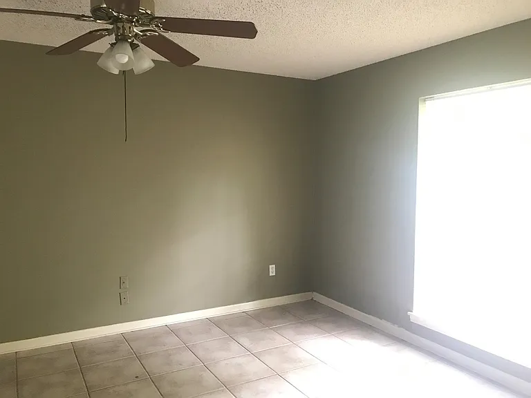 1509 Caldwell St — Photo 2