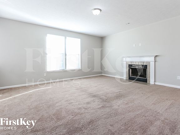 3rd image of 527 Hollow Pear Dr
