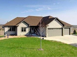 5790 Raven Point Rd, Prior Lake, MN 55372