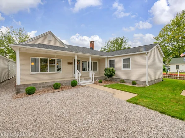 125 North Ave, Algonac, MI 48001