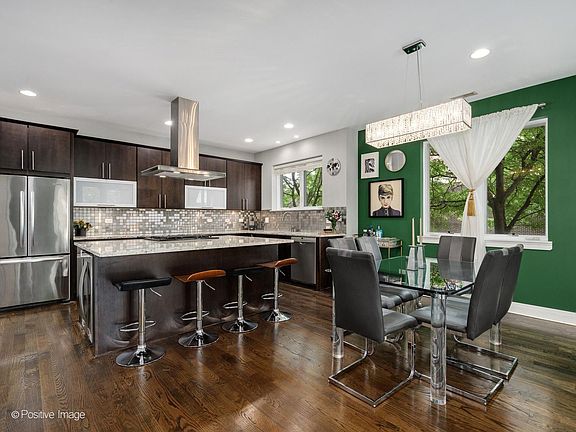5th image of 3559 W Montrose Ave #1W
